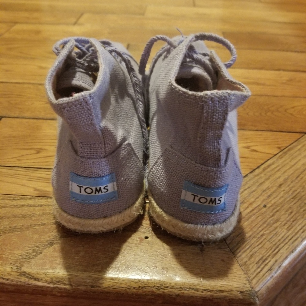 Like New Tom's High Tops